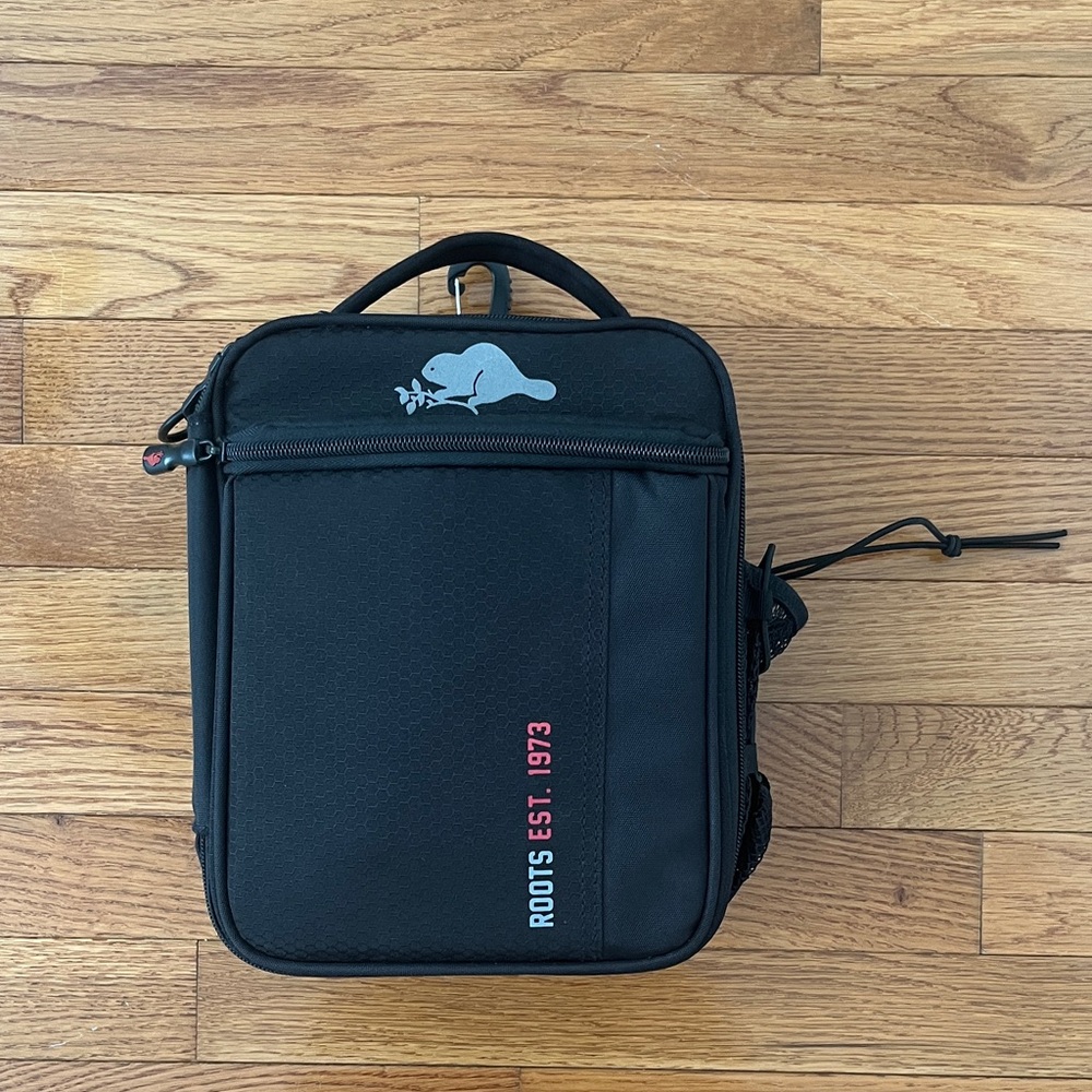 NWOT Roots Heavy Duty Insulated Lunch Bag with Stackable Containers and Ice Pack